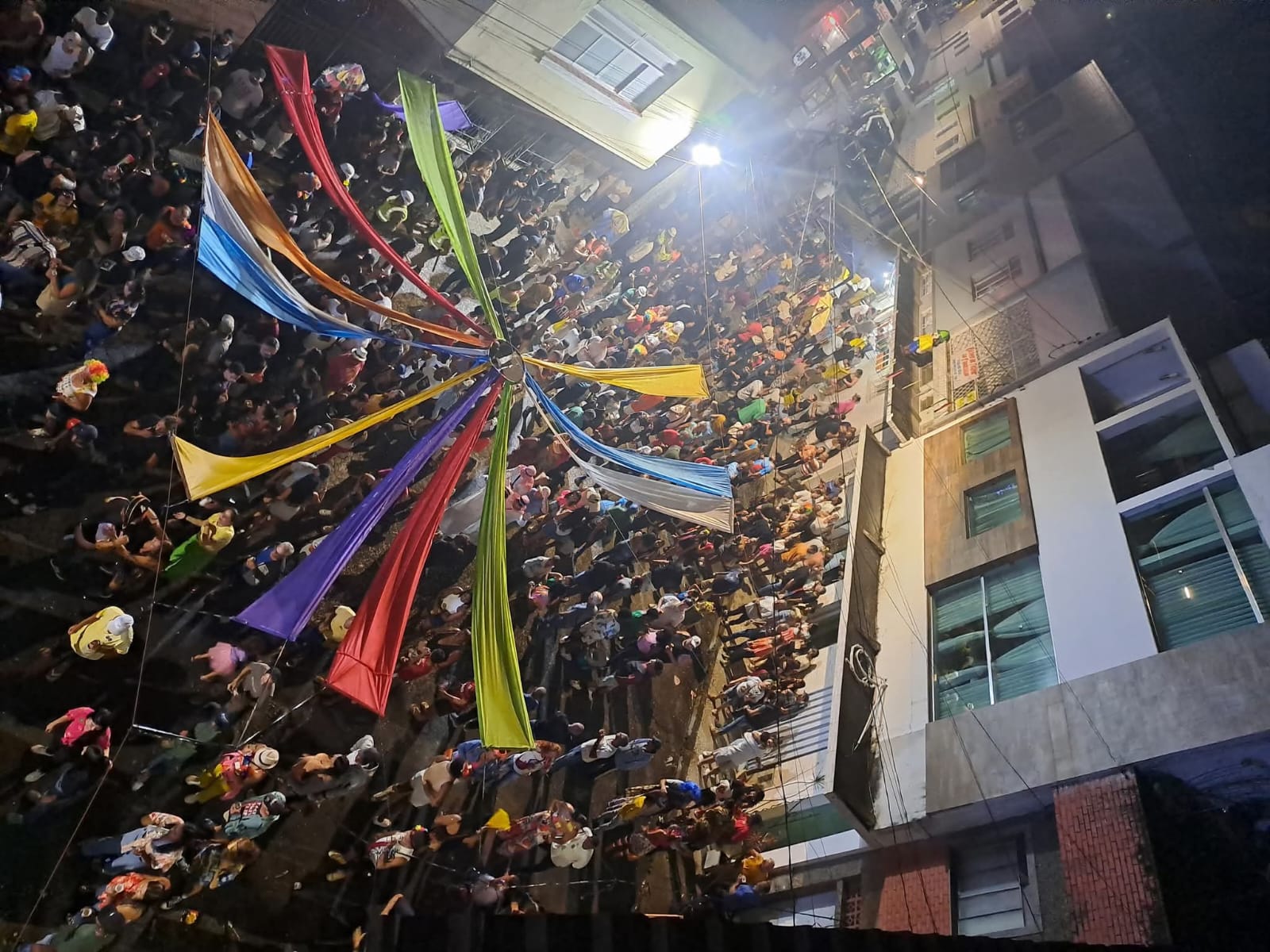 Vídeo: Bloco da Travessia abre o Carnaval 2026 em Santos Dumont